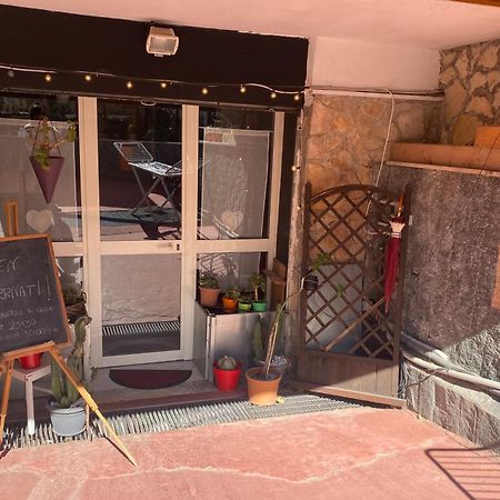 Tabor 1 Garden & Parking Apartment Наполи Екстериор снимка