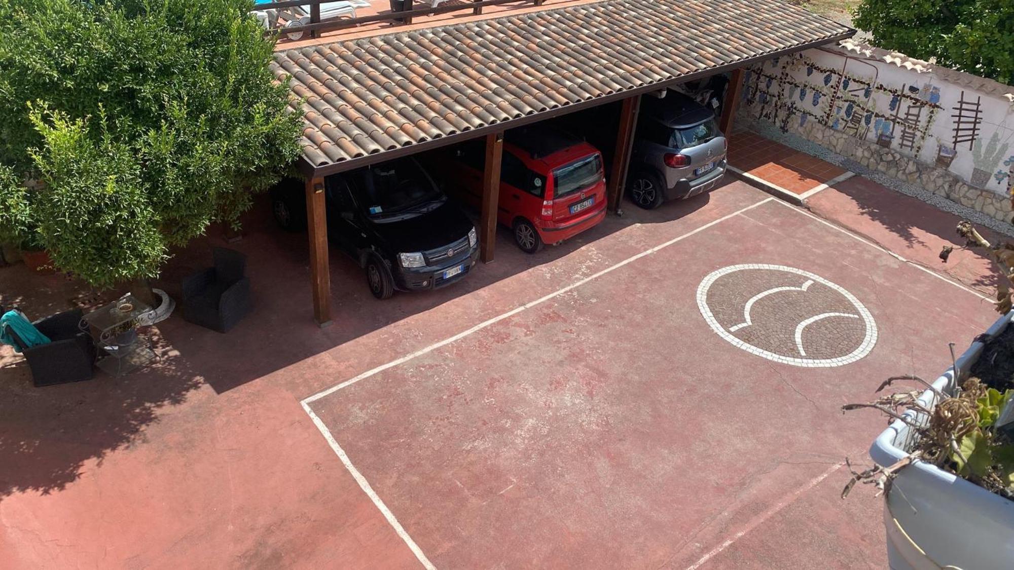 Tabor 1 Garden & Parking Apartment Наполи Екстериор снимка